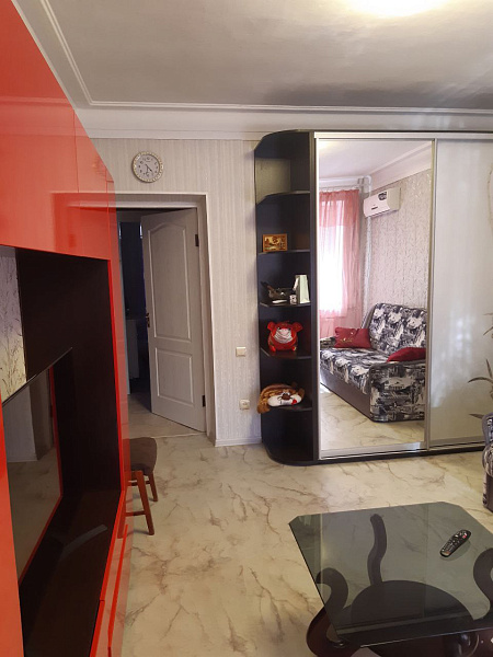 2- ком. кв. 44 м² . ул. Полупанова 