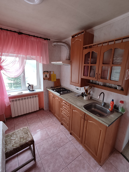 3-х местный  эт. 2/2 , ул. Московская 22 а