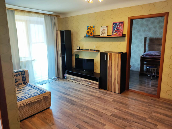 2- квартира 42 м² эт. 3/4 пр. Ленина 44.