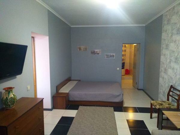 3-х местный, 20 м² эт. 2/3 ул. Комсомольская 8