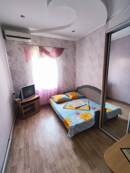 2- квартира 42 м²  ул. Кирова 30