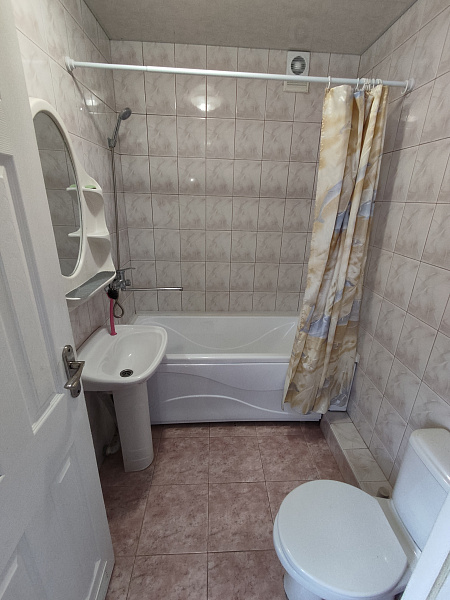 3-х местный  эт. 2/2 , ул. Московская 22 а