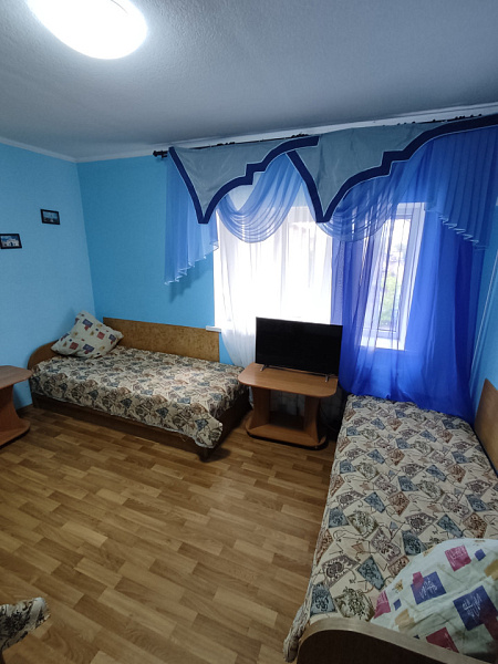 3-х местный  эт. 2/2 , ул. Московская 22 а