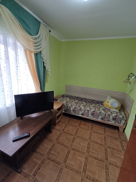 3-х.местный бюджетный  2 эт. улица Московская 