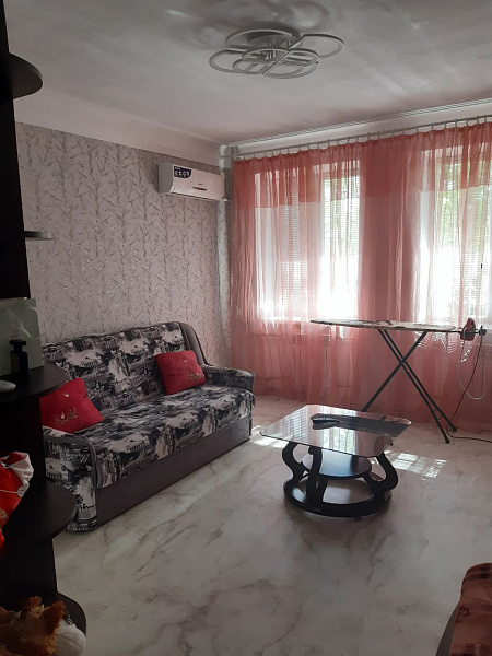 2- ком. кв. 44 м² . ул. Полупанова 