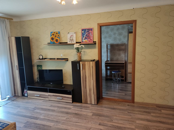 2- квартира 42 м² эт. 3/4 пр. Ленина 44.