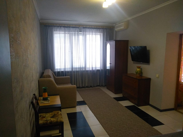 3-х местный, 20 м² эт. 2/3 ул. Комсомольская 8