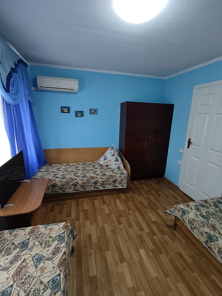 3-х местный  эт. 2/2 , ул. Московская 22 а